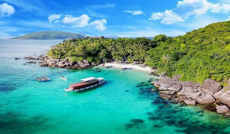 Nên đi Nha Trang hay Phú Quốc