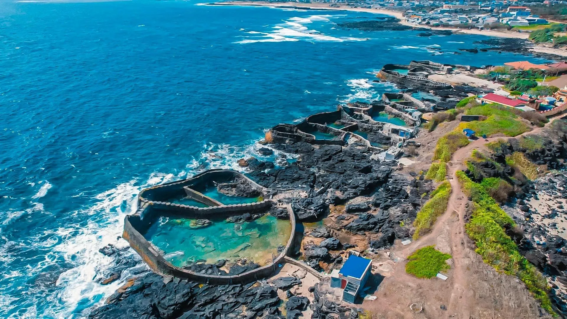 Từ Sài Gòn đến Phan Thiết bạn có thể tham quan đảo Phú Quý