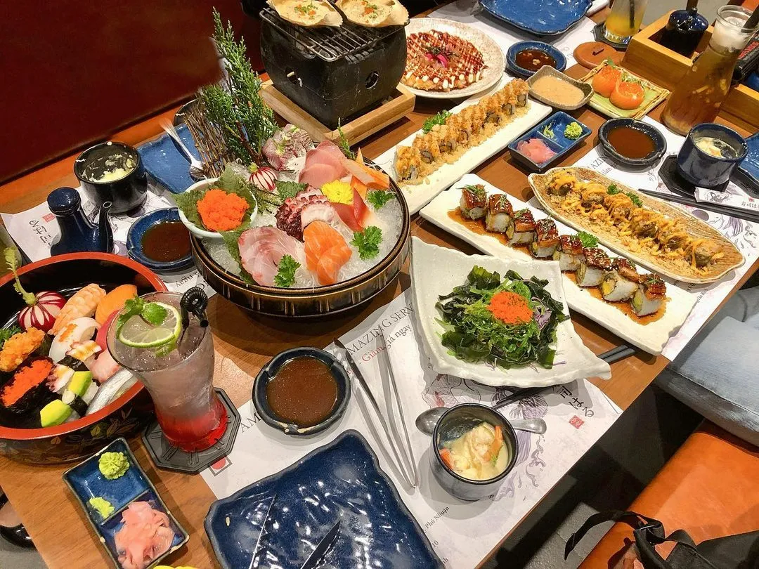 Phố ẩm thực Phan Xích Long - từ những món ăn vỉa hè đến nhà hàng sang trọng