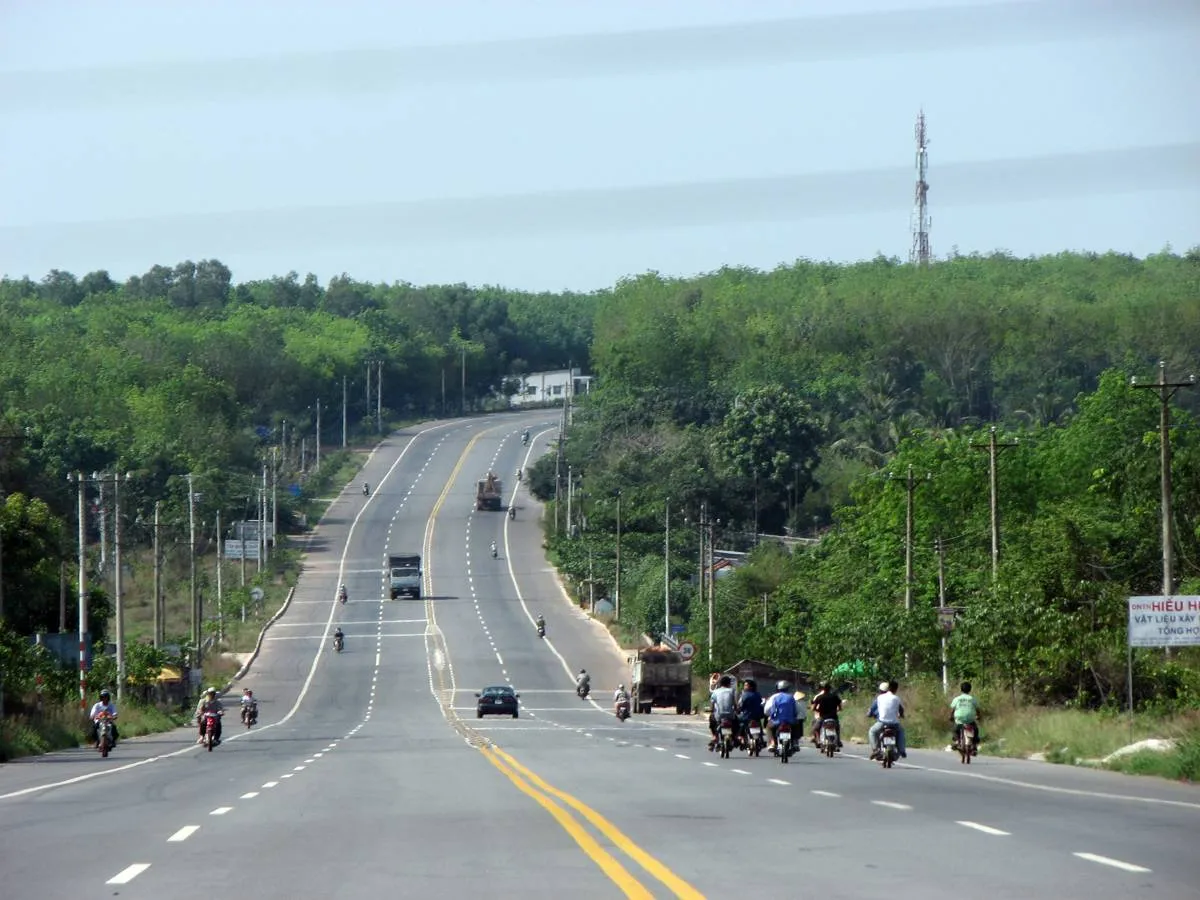 “Phượt” bằng xe máy cũng là một phương án khá thú vị