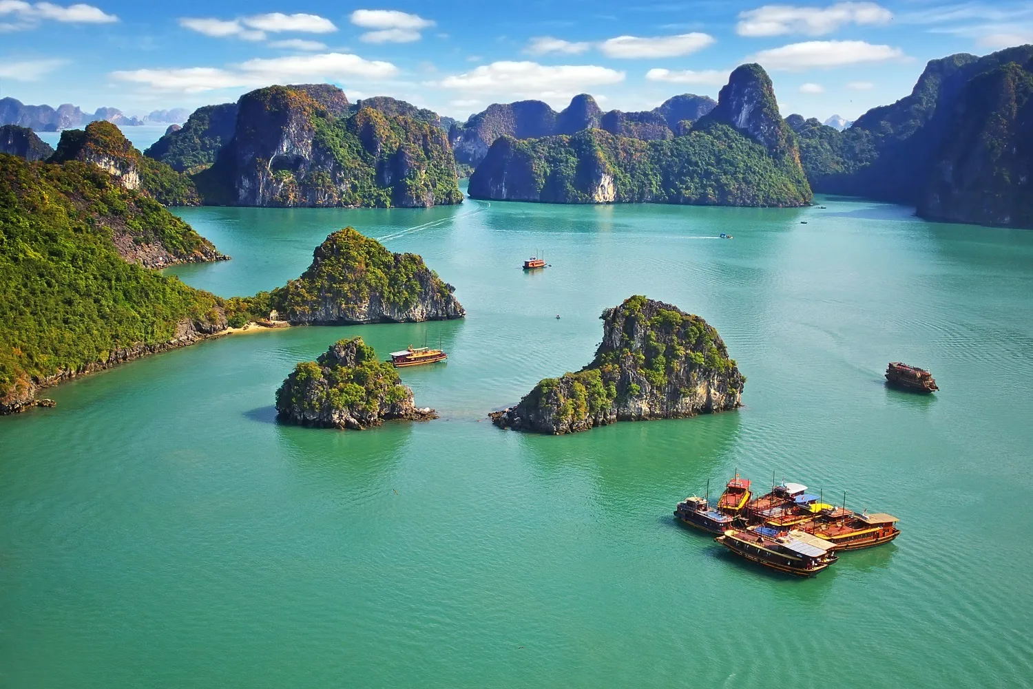 Vịnh Hạ Long hai lần được UNESCO công nhận là di sản thiên nhiên thế giới