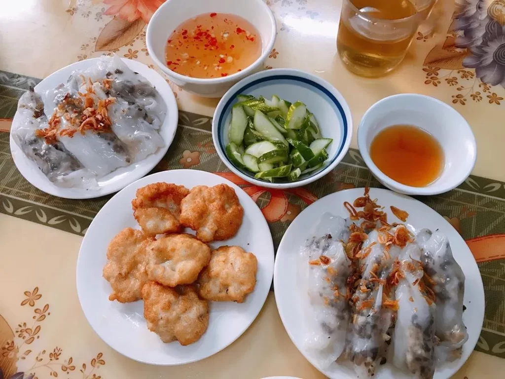 Bánh cuốn chả mực