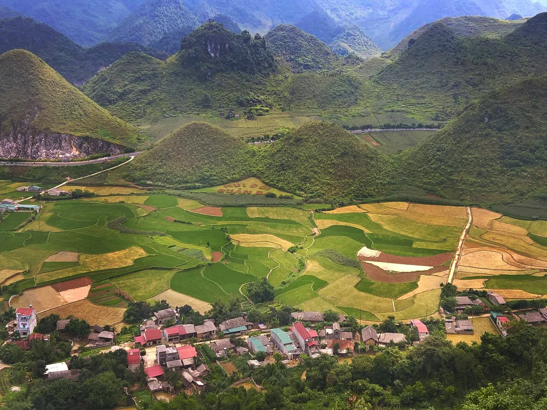 Núi đôi Quản Bạ - Núi Cô Tiên