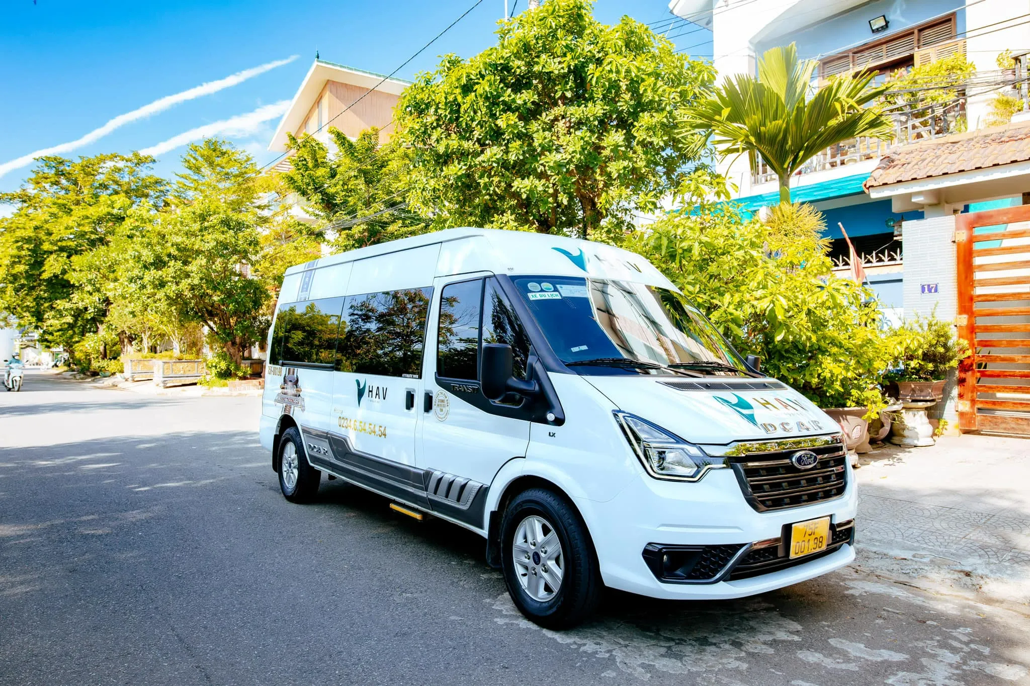 Từ Đà Nẵng đi Huế bằng xe limousine