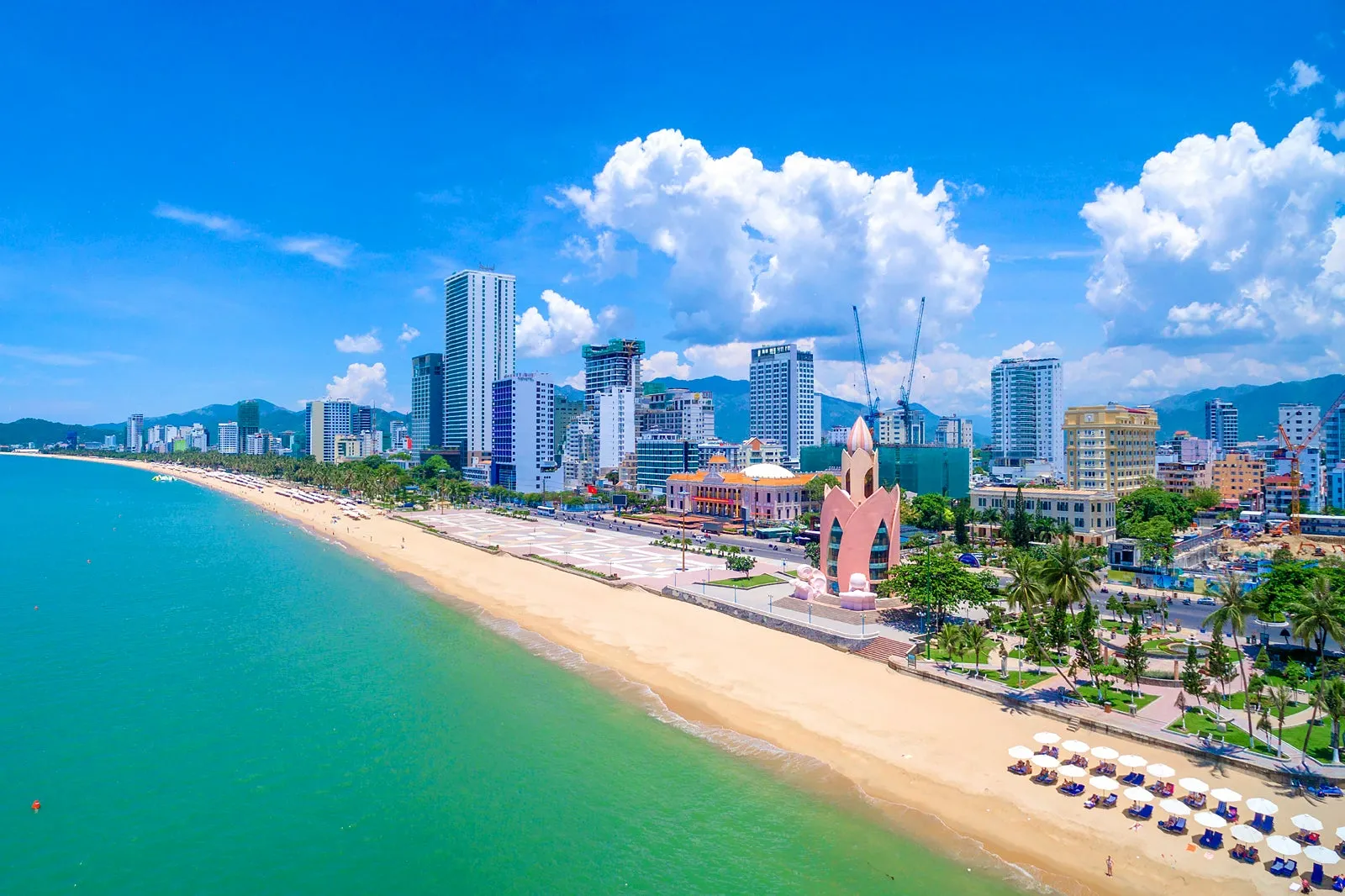 Đặt vé máy bay đi Nha Trang khám phá thành phố biển xinh đẹp