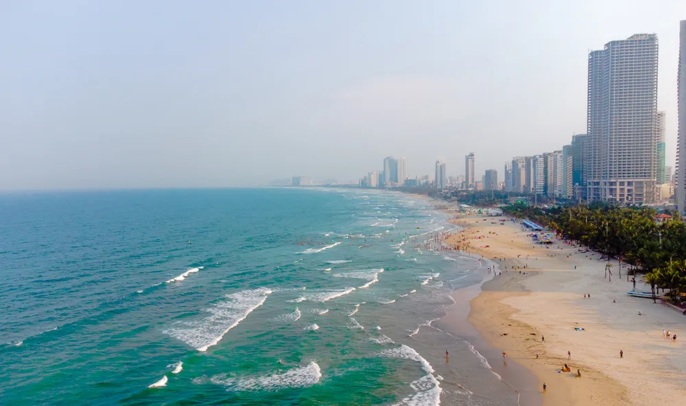 Vẻ đẹp của bãi biển Mỹ Khê "đốn tim" các tín đồ xê dịch