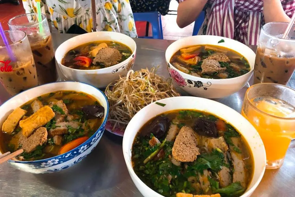 Bún riêu Hai Khiêm - Món ngon nhất định phải thử khi du lịch Côn Đảo