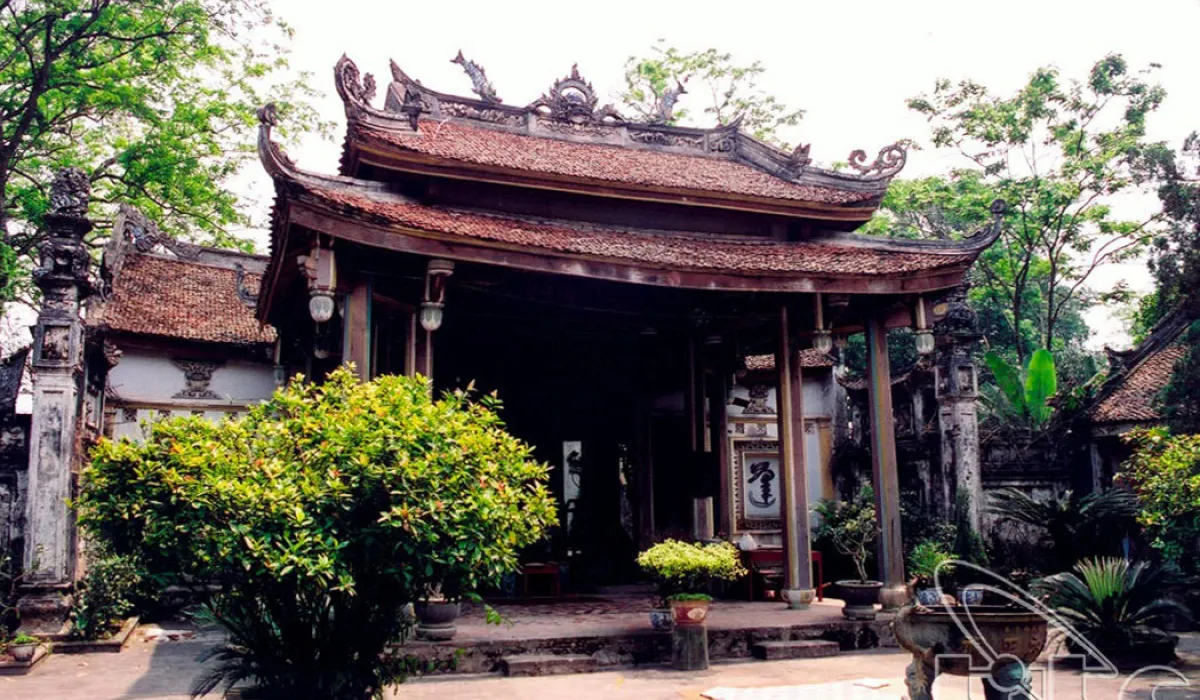 Tham quan Đền Chử Đồng Tử linh thiêng