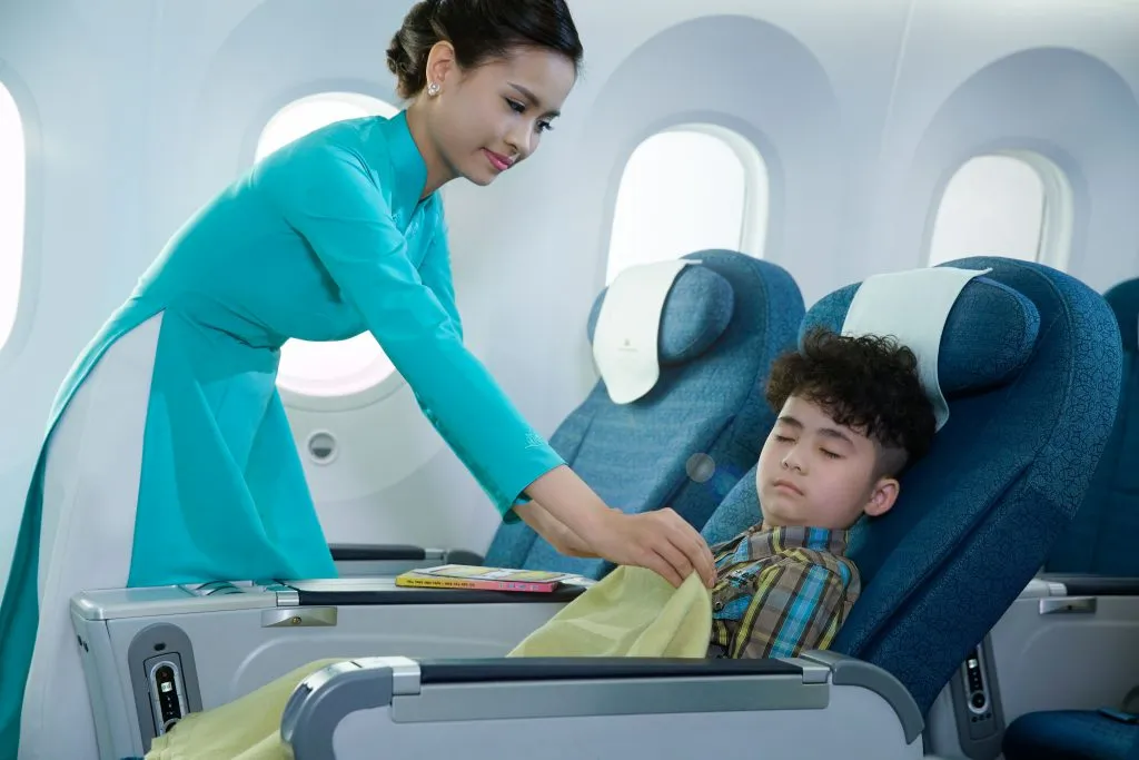 Thông tin cần thiết khi đăng ký cho con đi máy bay một mình