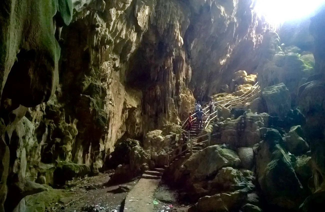 Hang Phượng Hoàng - Suối Mỏ Gà