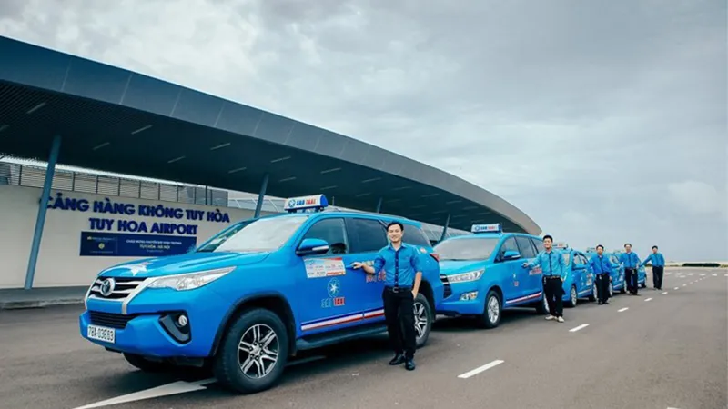 Taxi là phương tiện phổ biến được nhiều hành khách lựa chọn