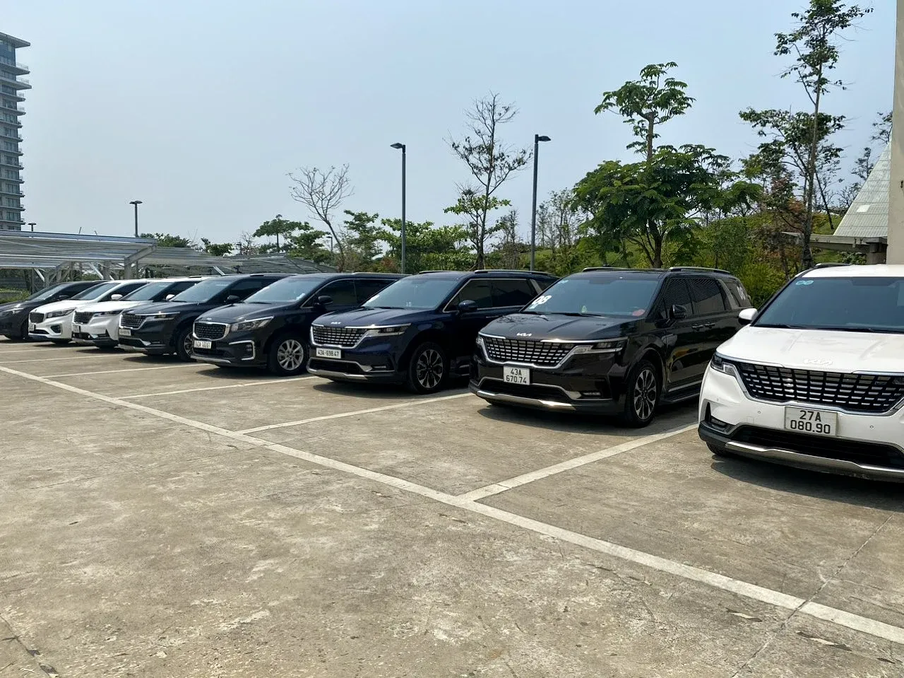 Thuê xe du lịch bạn sẽ có chuyến đi thoải mái, chủ động và an toàn
