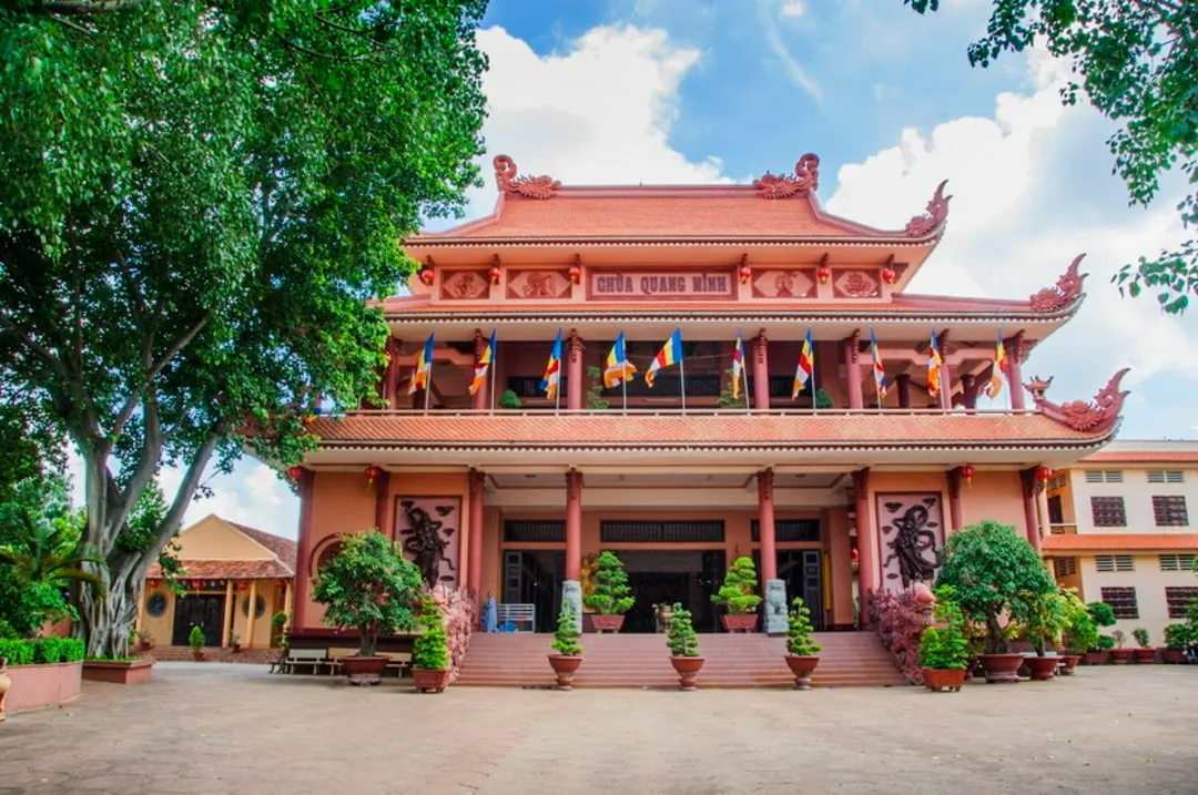Vãn cảnh chùa Quang Minh, Bình Phước