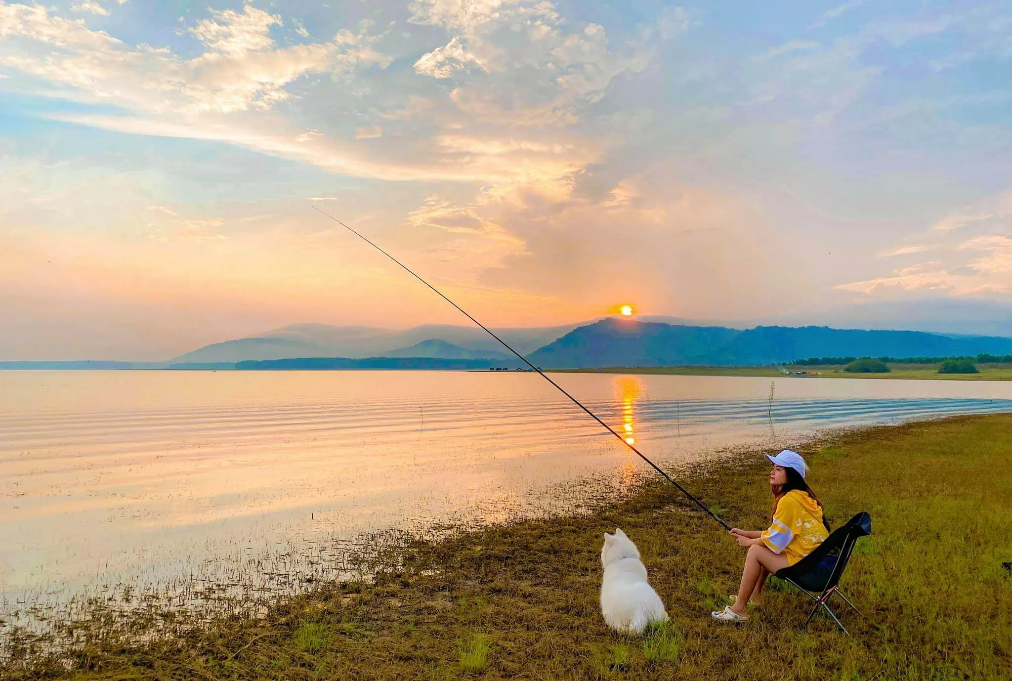 Hoàng hôn trên Hồ Dầu Tiếng