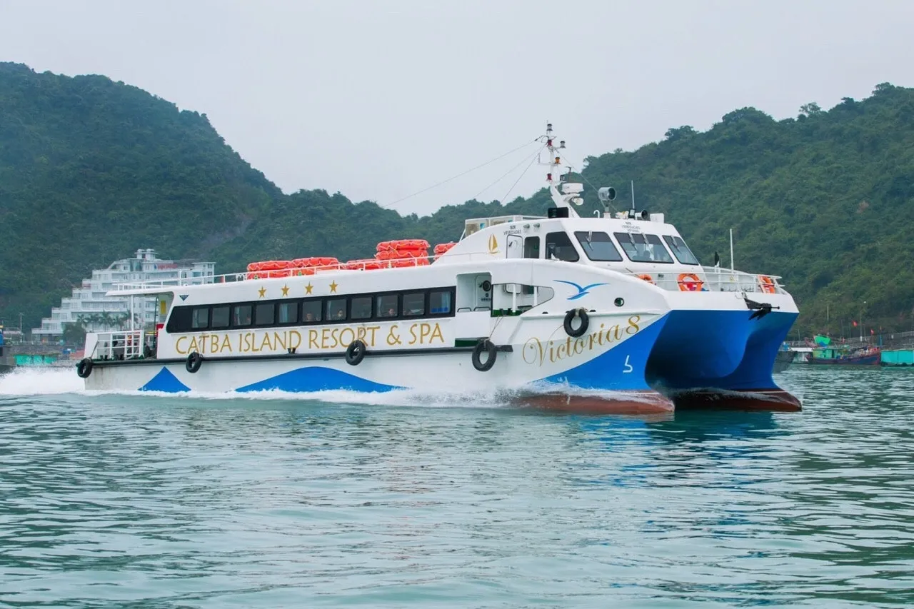 Di chuyển đến Cát Bà bằng tàu cao tốc