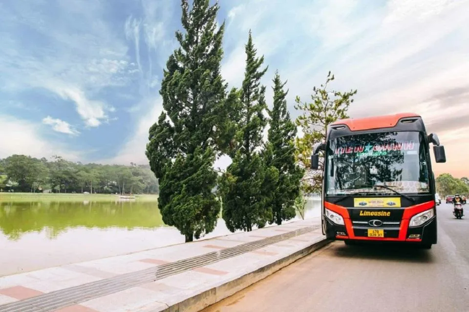 Từ Buôn Mê Thuột đi Đà Lạt bằng xe khách là lựa chọn phổ biến của nhiều du khách