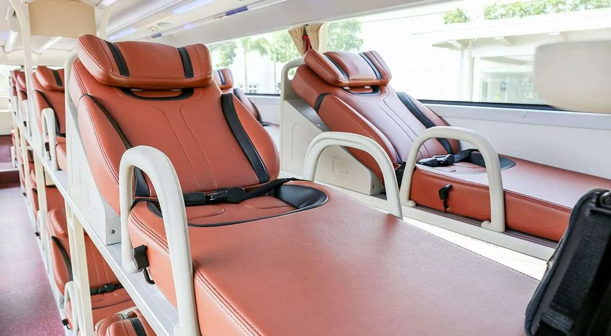 Xe khách là phương tiện di chuyển từ Tuy Hòa đi Nha Trang nhanh chóng, tiện lợi nhất