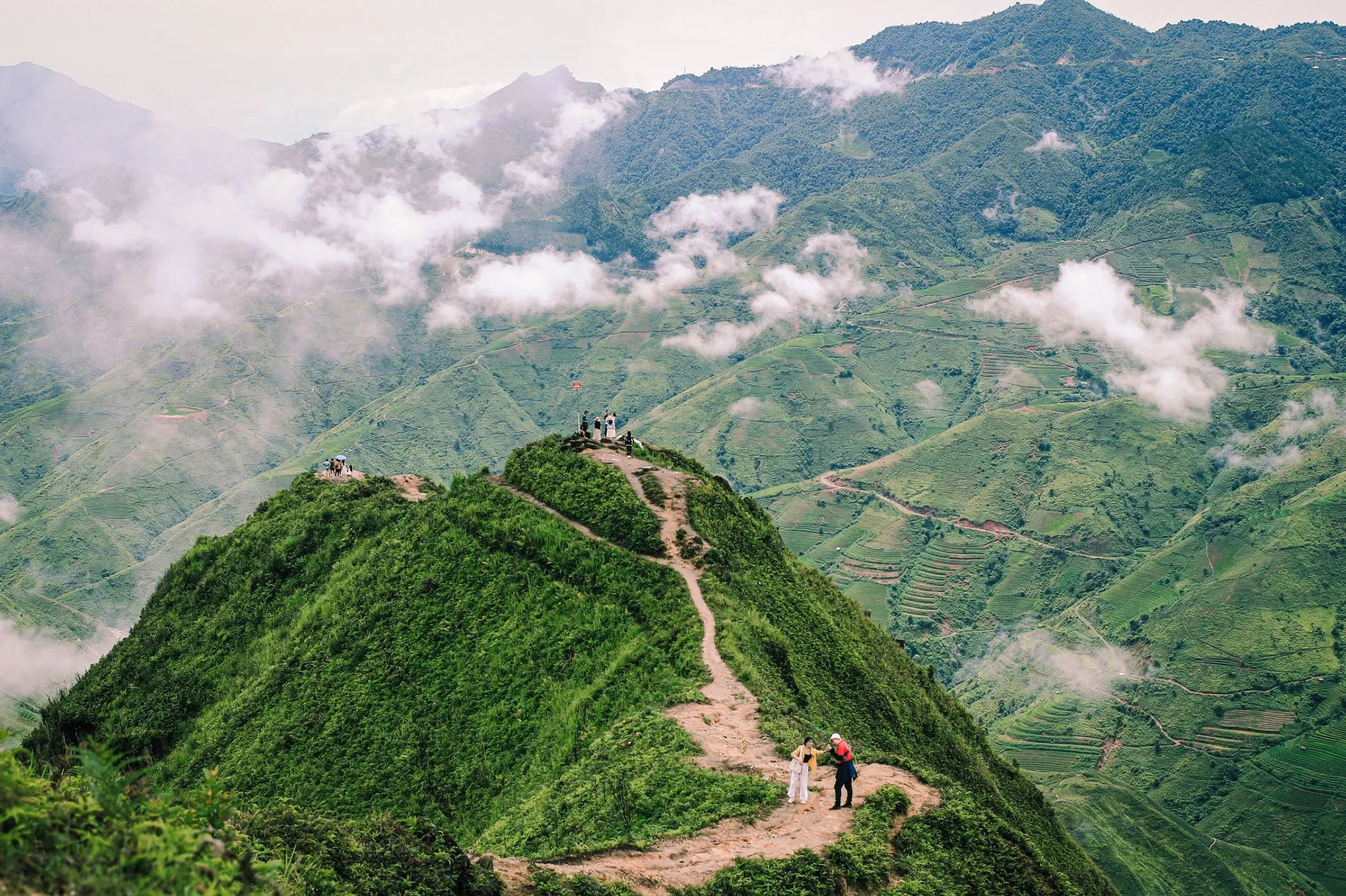Du khách có thể tham gia hoạt động trekking tại Tà Xùa và ngắm trọn cảnh đẹp tại đây