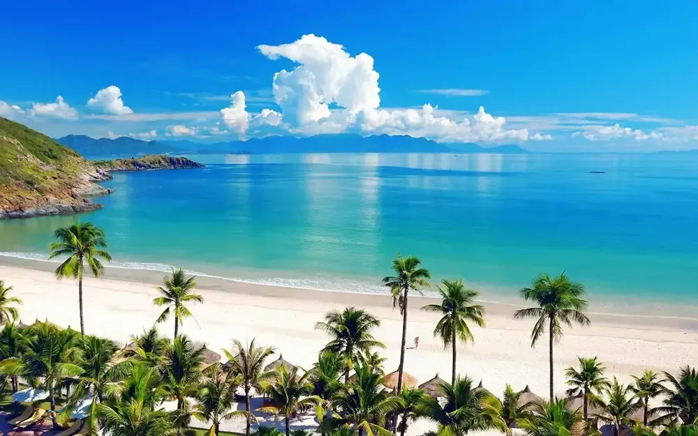 Biển Mỹ Khê mang một vẻ đẹp bình yên, nhẹ nhàng