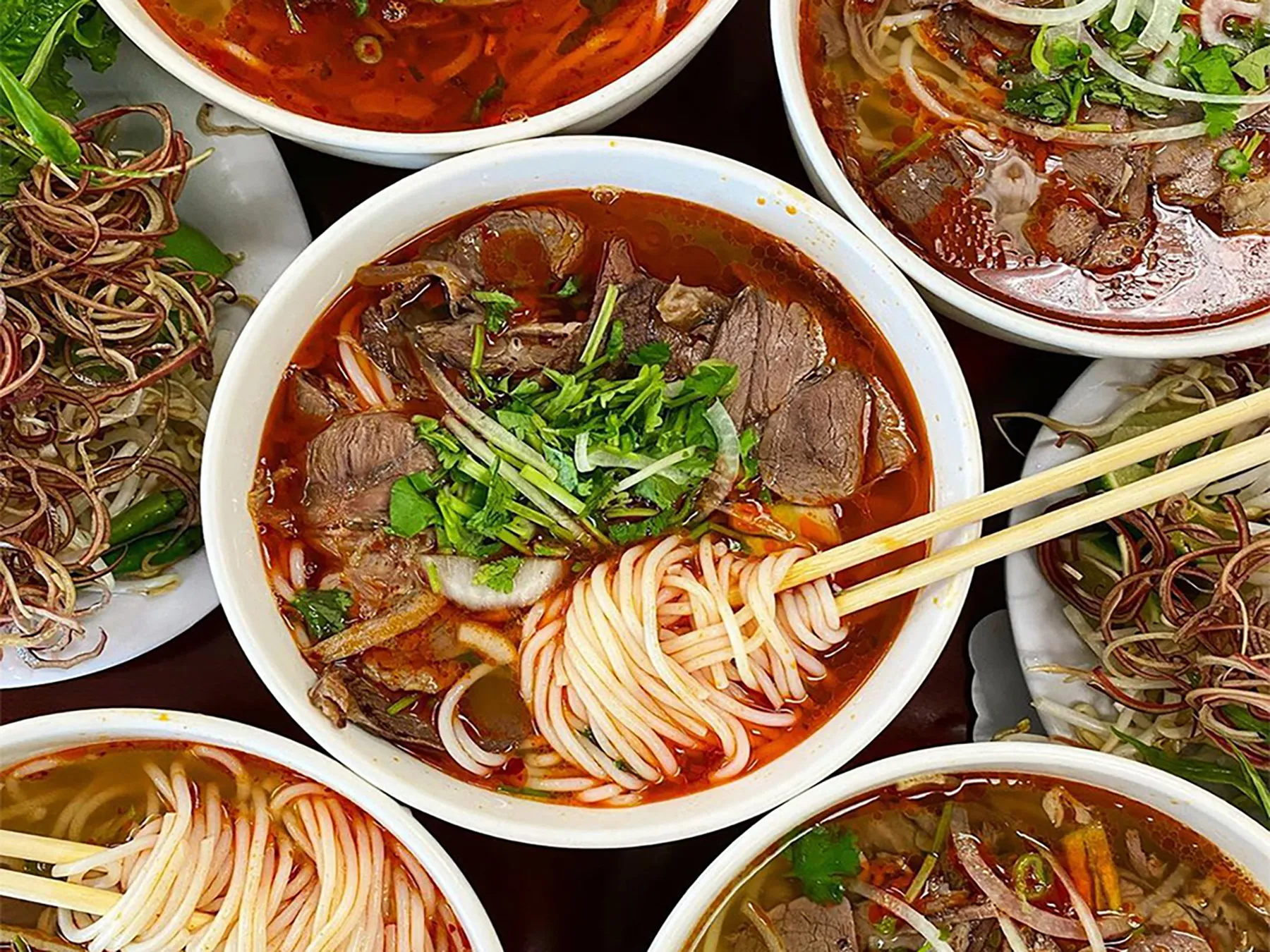 Bún bò Huế là món đặc sản mang đậm chất linh hồn Huế