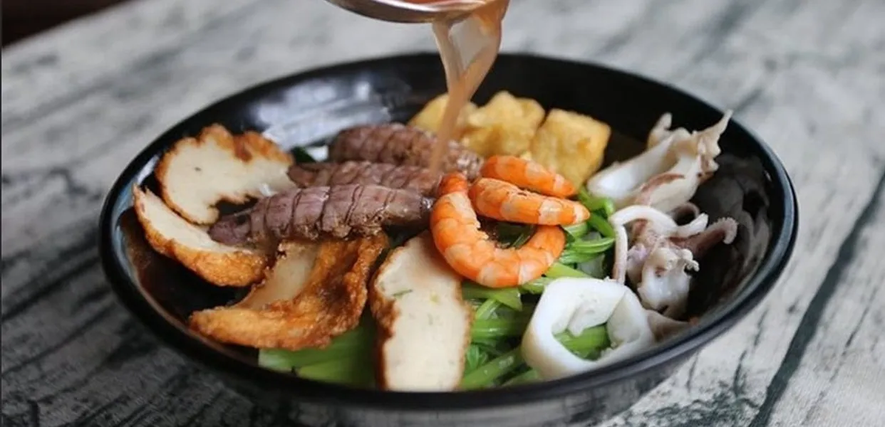 Bún Côn Đảo ăn cùng với các loại hải sản đa dạng