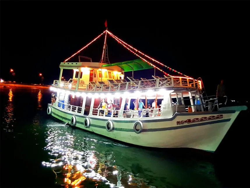 Câu mực đêm là trải nghiệm đầy mới mẻ cho du khách khi đến với Nha Trang