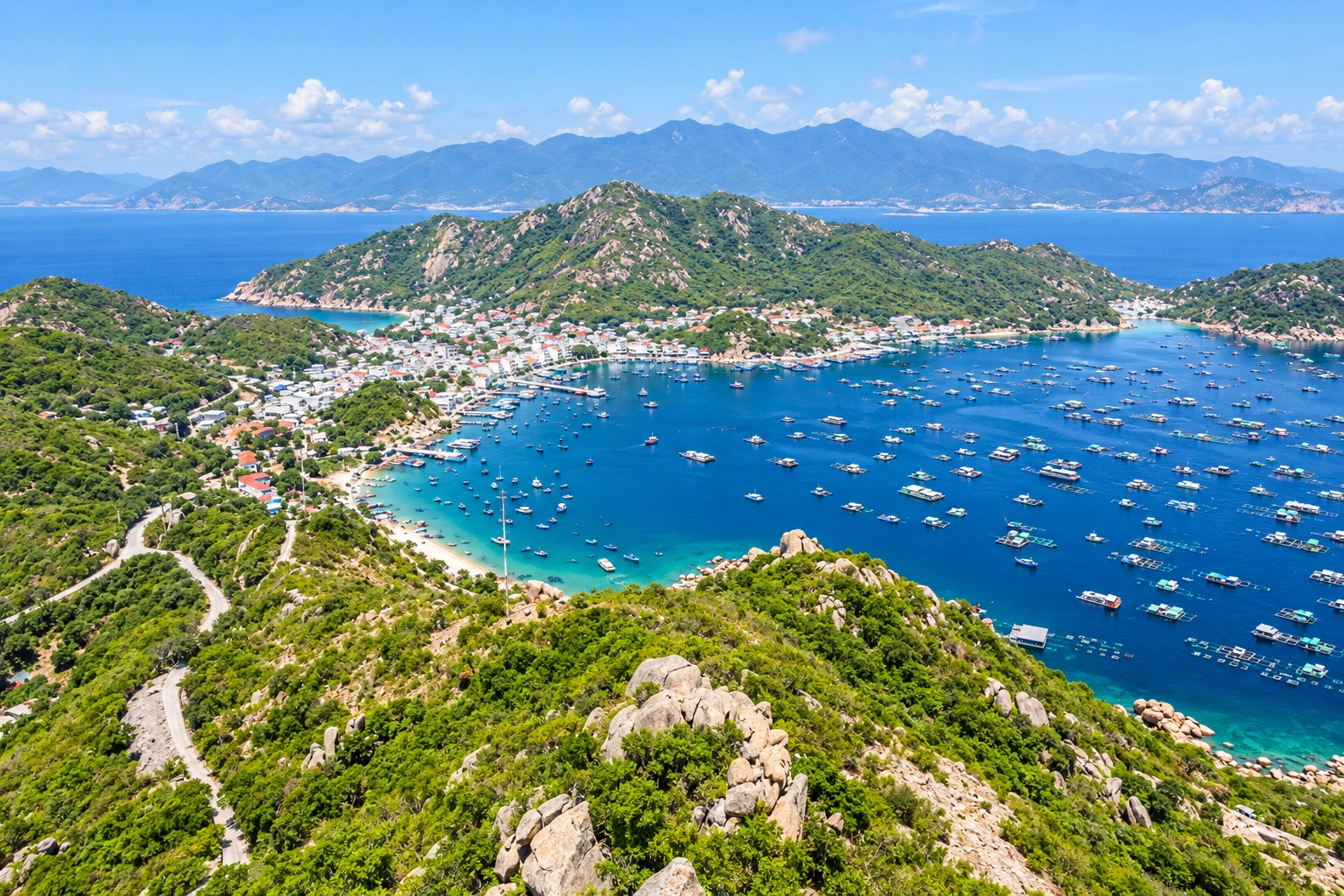 Thời điểm đẹp nhất để du lịch Nha Trang là từ tháng 5 đến tháng 8 hàng năm