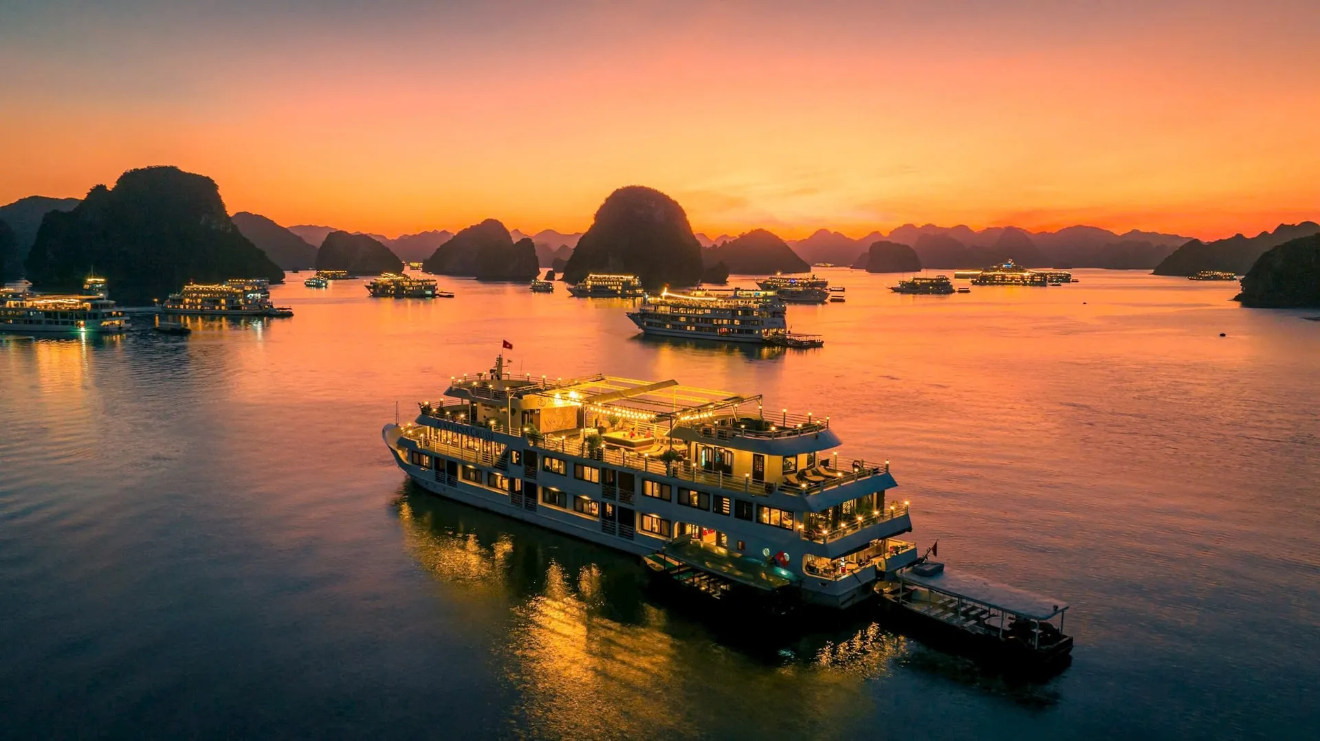 Có nhiều tour du thuyền tham quan Hạ Long dịp Tết
