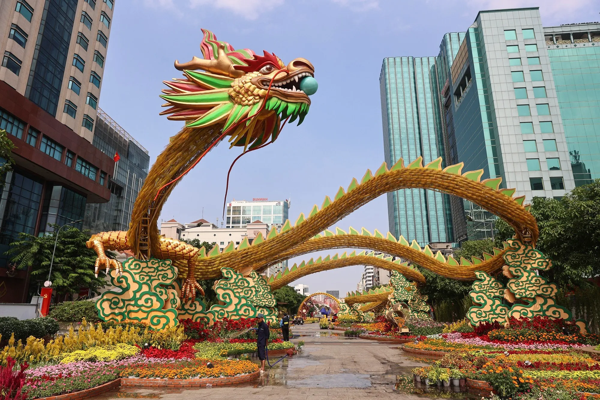 Đường hoa Nguyễn Huệ ngập tràn sắc xuân mỗi khi tết đến 