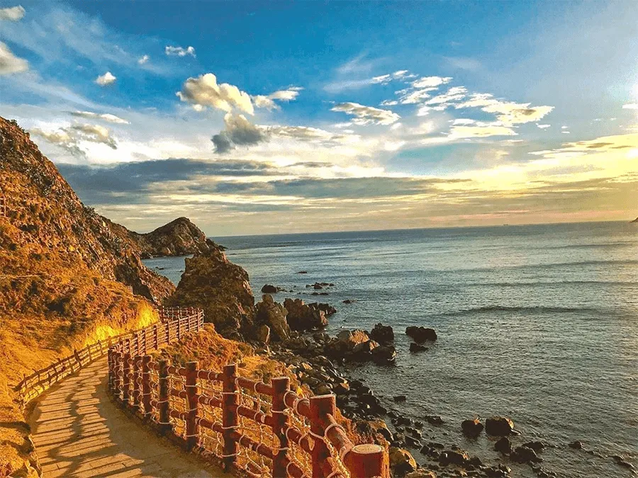 Eo Gió là điểm đến của các bạn trẻ check in khi du lịch Quy Nhơn ngày Tết