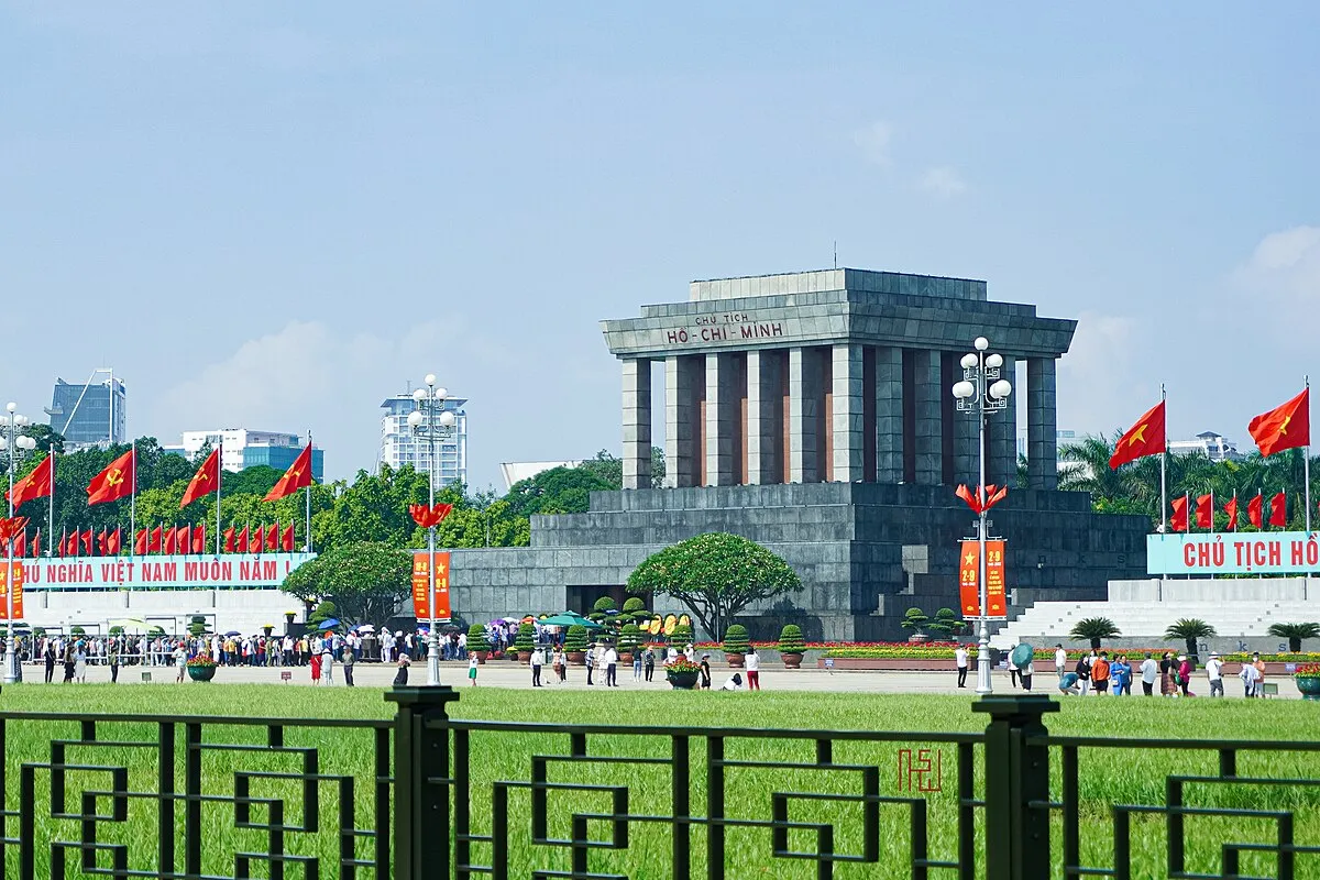 Lăng Bác là nơi bạn nhất định phải ghé đến khi du lịch Tết Hà Nội