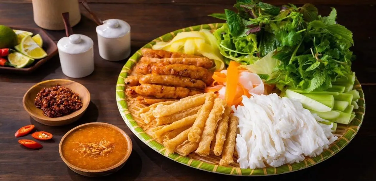 Đến Nha Trang nhất định phải thử đặc sản nem nướng nơi đây