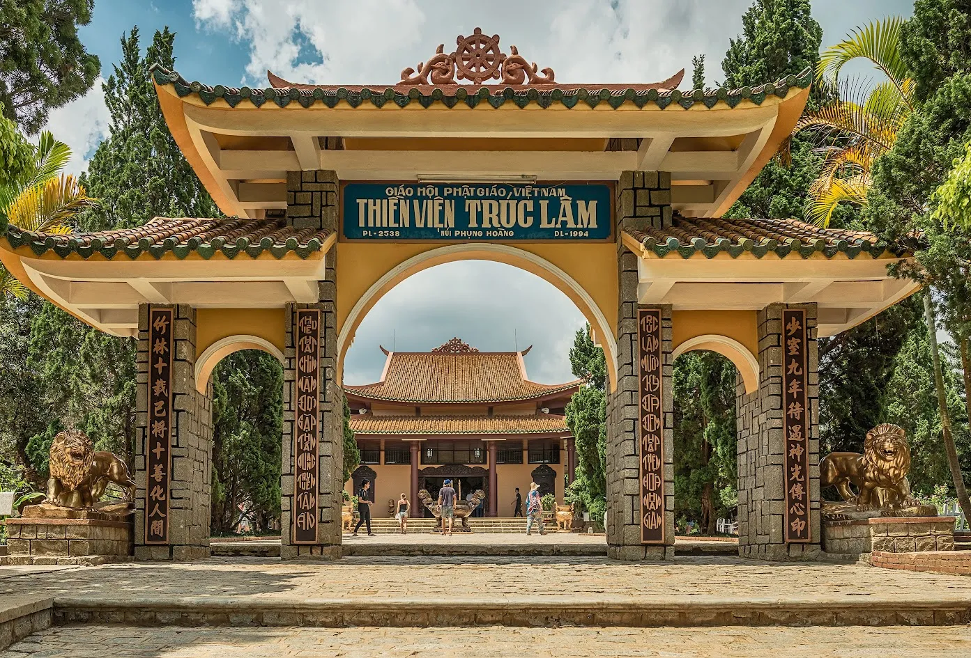 Tận hưởng cảnh đẹp và trải nghiệm văn hóa tâm linh đặc trưng tại Thiền viện Trúc Lâm