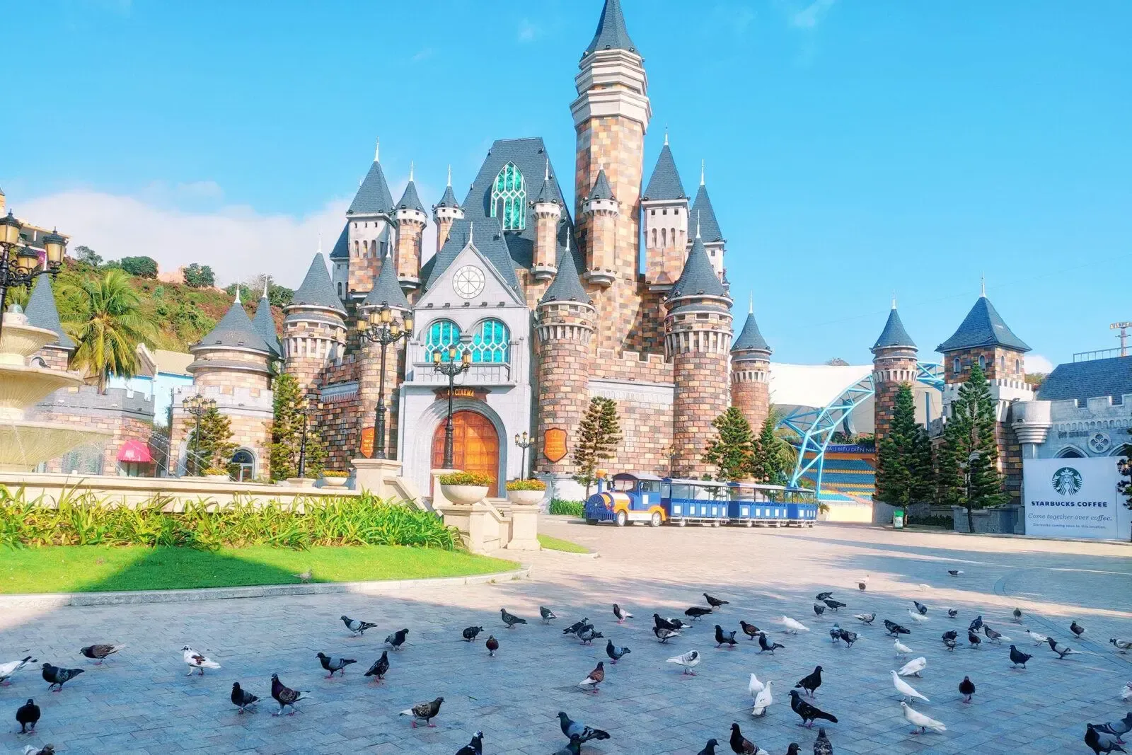 Vinpearl land là khu vui chơi giải trí phù hợp cho các nhóm bạn và gia đình đến trải nghiệm