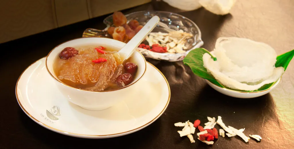Yến sào là đặc sản được nhiều du khách mua làm quà khi đến nơi đây