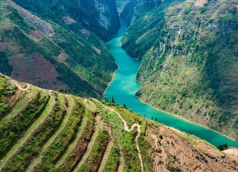 Khám phá vẻ đẹp hùng vĩ của Hà Giang