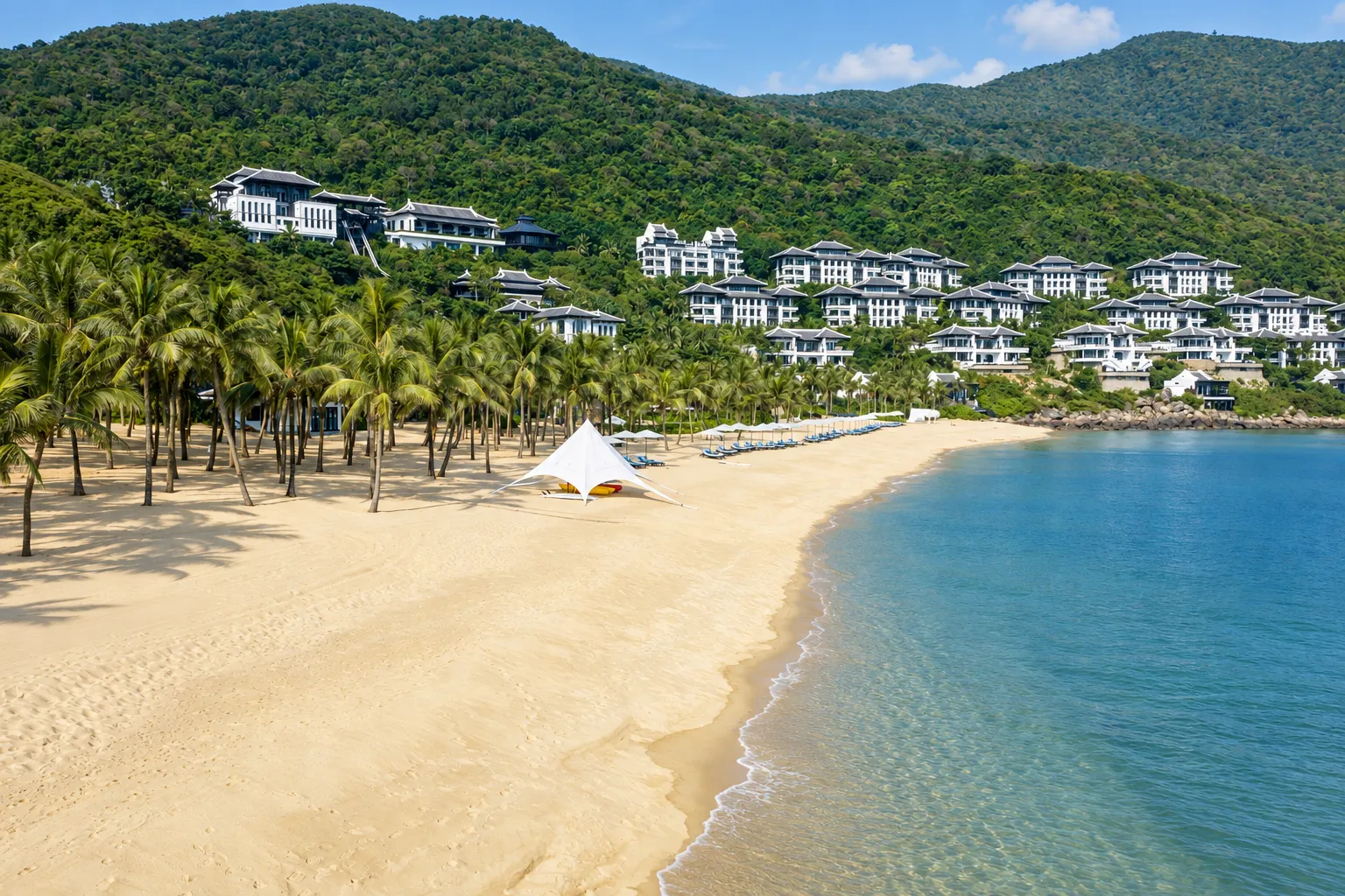 InterContinental Danang Sun Peninsula Resort bên vịnh biển Sơn Trà