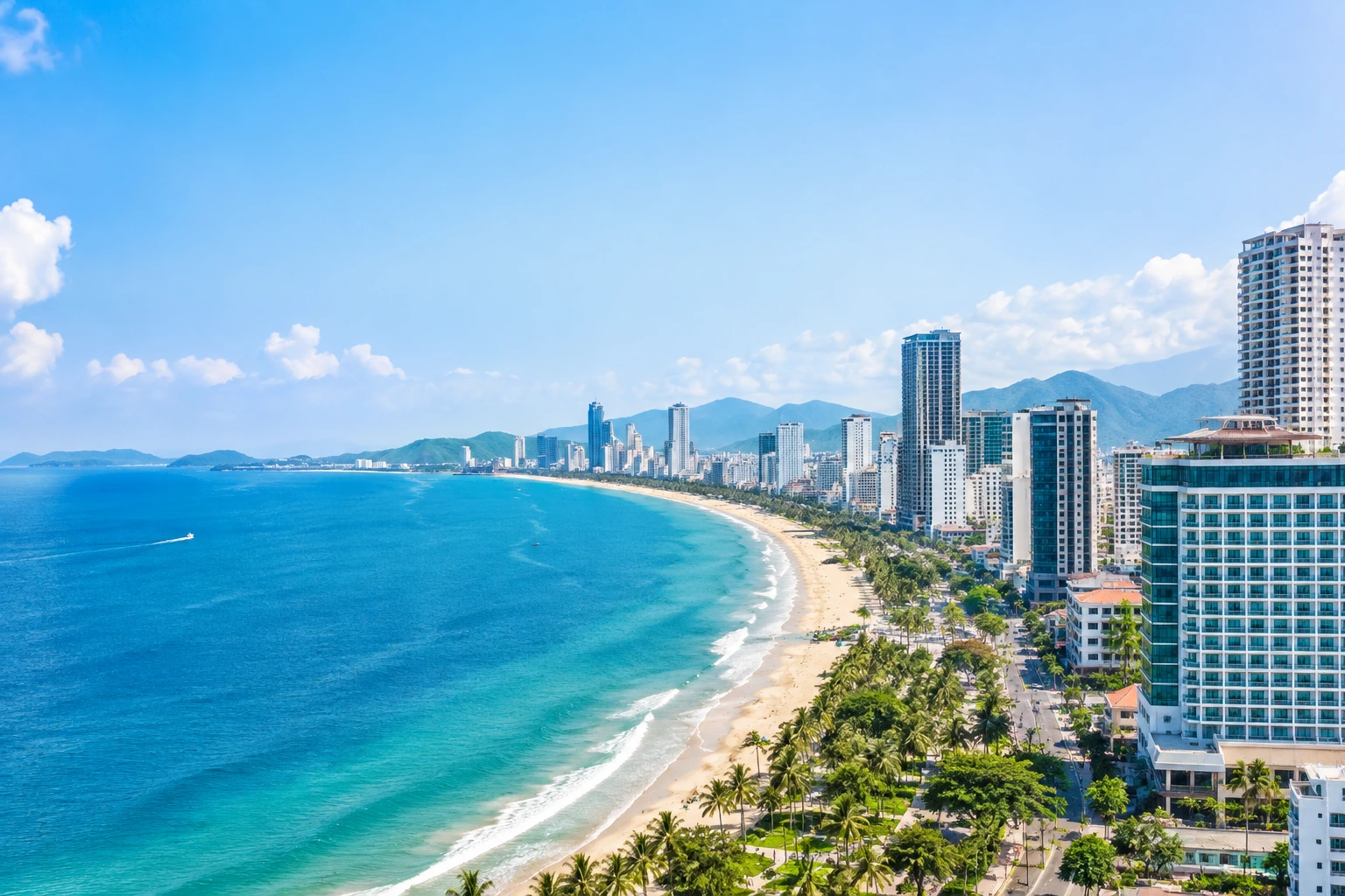 Tháng 7 là khoảng thời gian lý tưởng cho một chuyến du lịch đến thành phố biển Nha Trang