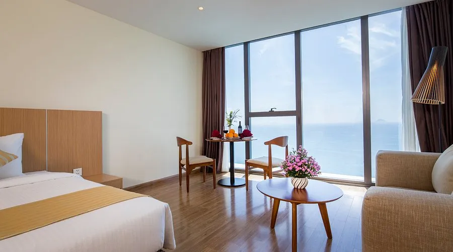 Starcity Hotel & Condotel Beachfront với view mỗi phòng đều hướng ngắm trọn biển