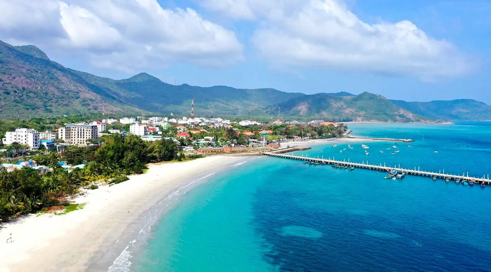 Côn Đảo là địa điểm kết hợp du lịch biển và tâm linh