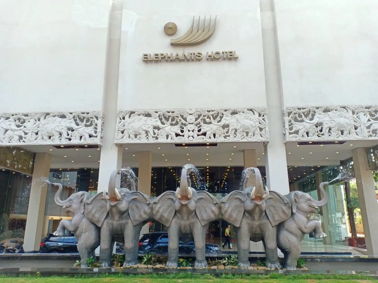 Elephants Hotel với không gian sang trọng nhưng vẫn giữ nét đặc trưng của Tây Nguyên