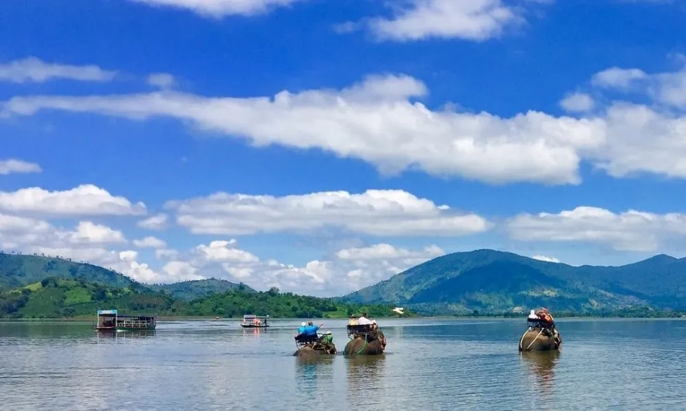 Hồ Lắk mang vẻ đẹp bình yên giữa đại ngàn Tây Nguyên